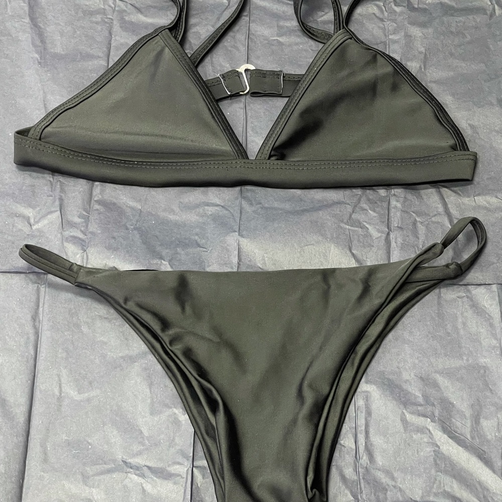Black plain bikini